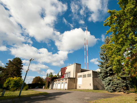 Der Mittelwellensender in Berlin-Britz. Hier wurde ab dem 4. September 1946 Radioprogramm ausgestrahlt, zunächst vom RIAS, dann vom Deutschlandradio Kultur. Jetzt wurde der Betrieb eingestellt. Der Mittelwellensender in Berlin-Britz. Hier wurde ab dem 4. September 1946 Radioprogramm ausgestrahlt, zunächst vom RIAS, dann vom Deutschlandradio Kultur. Jetzt wurde der Betrieb eingestellt.
