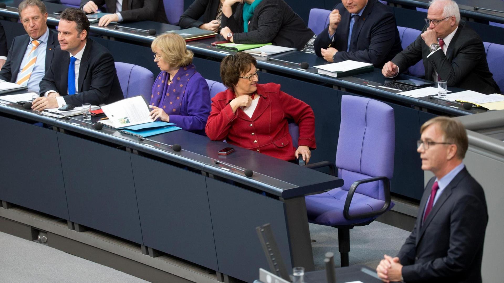 Der Vorsitzende der Bundestagsfraktion der Partei Die Linke, Dietmar Bartsch, spricht im Bundestag. Der Vorsitzende der Bundestagsfraktion der Partei Die Linke, Dietmar Bartsch, spricht im Bundestag.