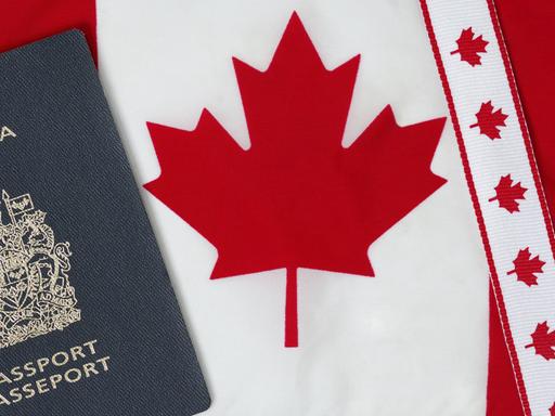 Kanada, Pass, Ausweis, Flagge, Fahne, Migration, Einwanderung, Immigranten, Zuwanderung, Einwanderungsgesetz Kanada, Pass, Ausweis, Flagge, Fahne, Migration, Einwanderung, Immigranten, Zuwanderung, Einwanderungsgesetz