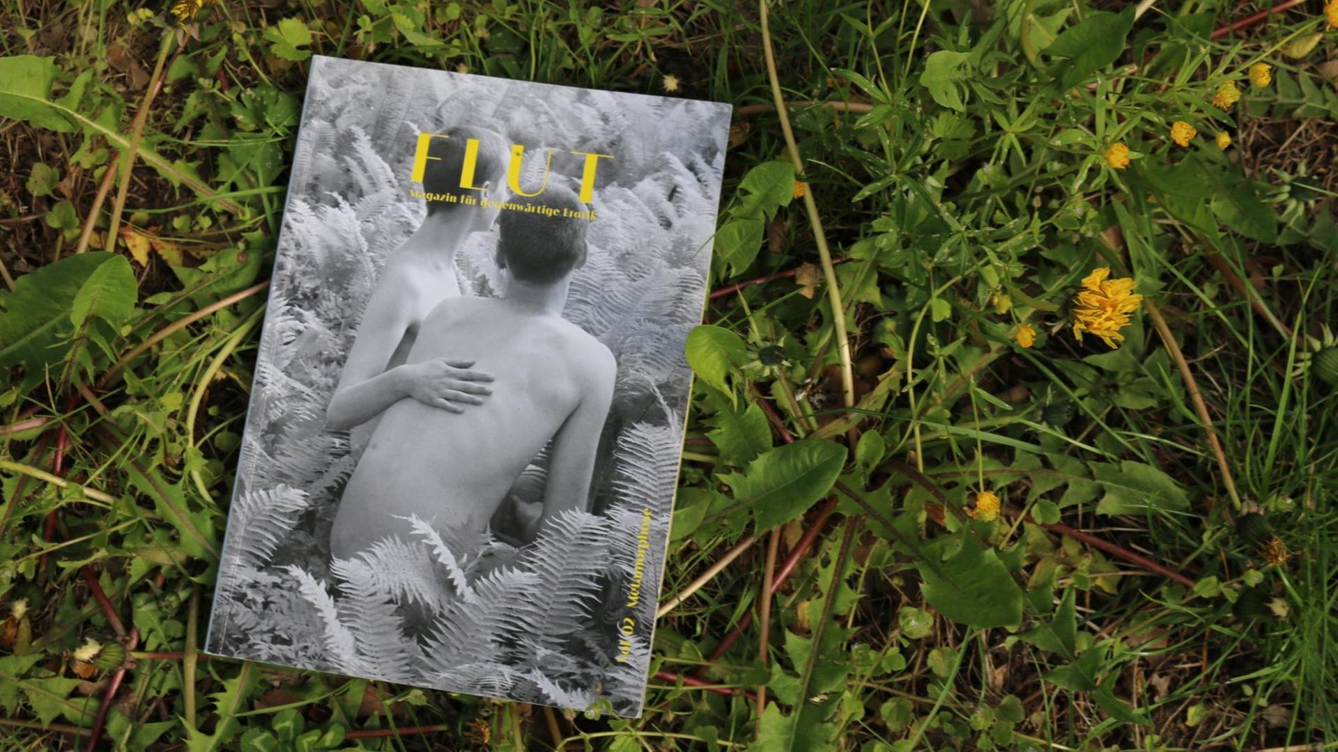 Die zweite Ausgabe des "Flut"-Magazins liegt im Gras. Die zweite Ausgabe des "Flut"-Magazins liegt im Gras.
