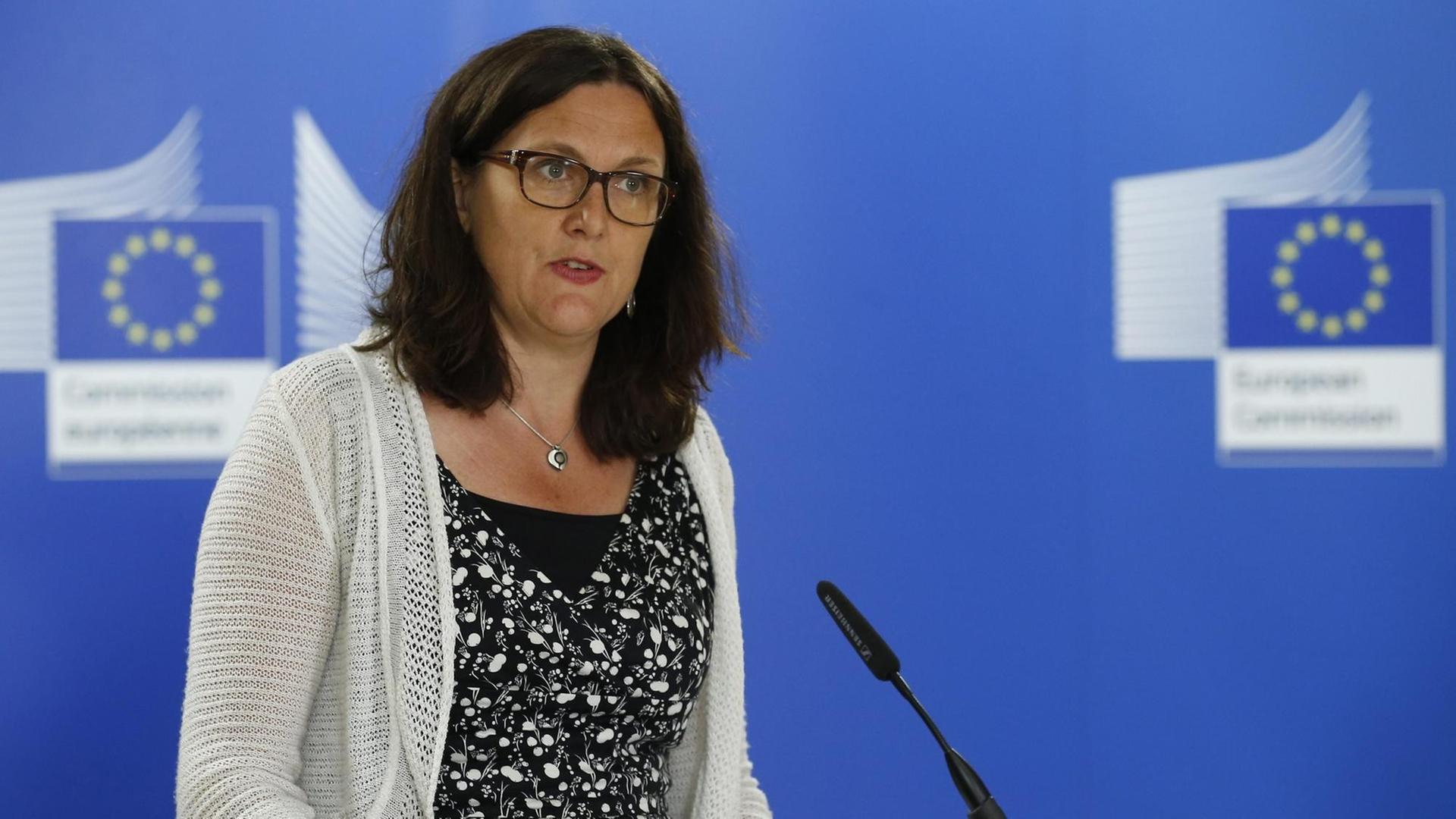 EU-Kommissarin Cecilia Malmström bei der Pressekonferenz zuzm Freihandelsabkommen zwischen der EU und Vietnam. EU-Kommissarin Cecilia Malmström bei der Pressekonferenz zuzm Freihandelsabkommen zwischen der EU und Vietnam.