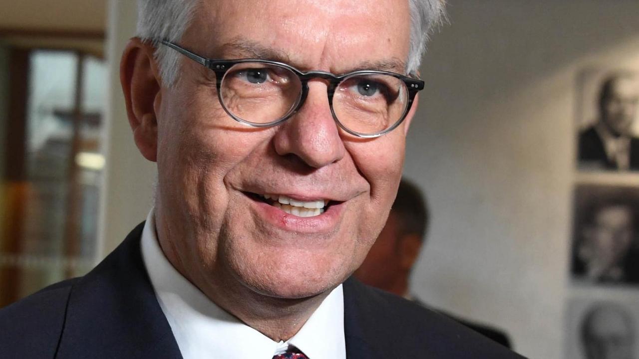 Thomas Bellut, Intendant des ZDF, im Gerichtssaal des Bundesverfassungsgerichts Thomas Bellut, Intendant des ZDF, im Gerichtssaal des Bundesverfassungsgerichts