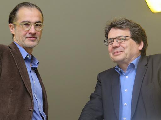 Aris Fioretis (l) und Thomas Geiger zu Gast im Funkhaus von Deutschlandradio Kultur.