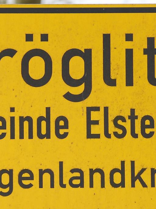 Das Foto Das Ortsschild von Tröglitz (Sachsen-Anhalt).