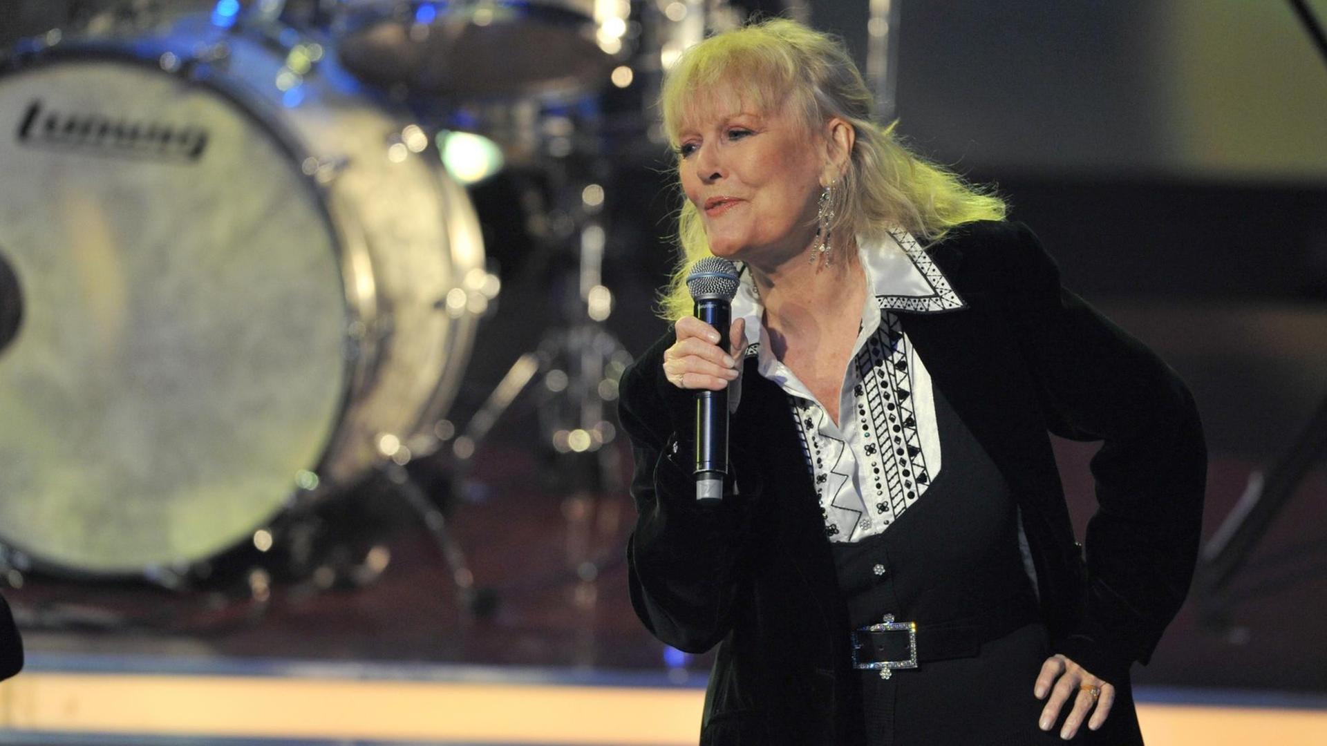 Die Sängerin Petula Clark 2010, bei der Aufzeichnung der ZDF-Sendung "My Swinging Sixties". Die Sängerin Petula Clark 2010, bei der Aufzeichnung der ZDF-Sendung "My Swinging Sixties".