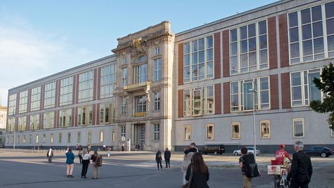 Das ehemalige Staatsratsgebäude der DDR in Berlin, in dem inzwischen die European School of Management and Technology (emst) untergebracht ist, aufgenommen am 06.10.2014.