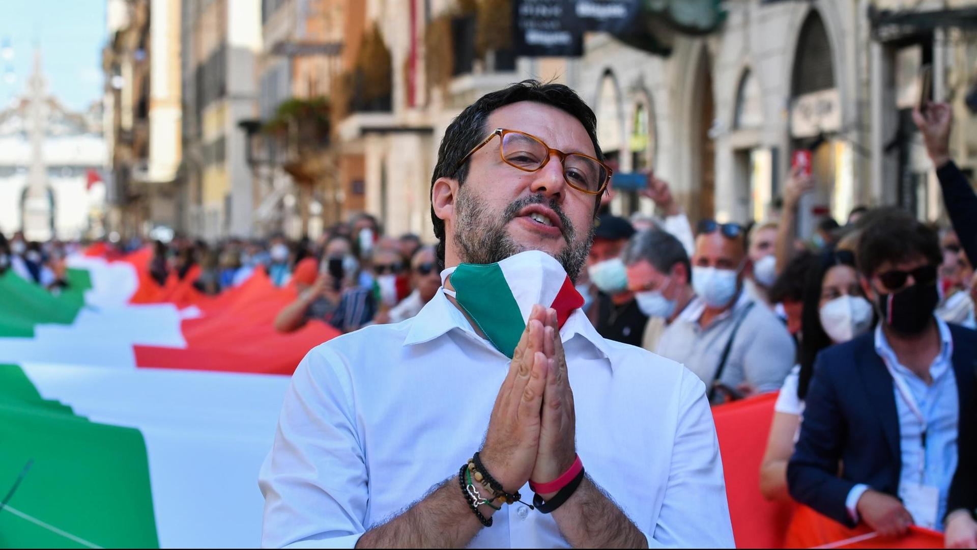 Der Chef der rechtsradikalen italienischen Partei Lega, Matteo Salvini, bei einer Anti-Regierungs-Demonstration in Rom
