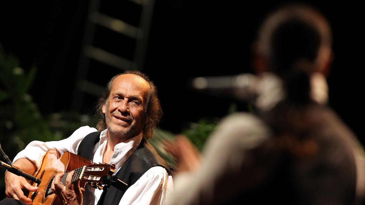 Der spanische Gitarrist Paco de Lucia bei einem Konzert in der kubanischen Hauptstadt Havanna. Der spanische Gitarrist Paco de Lucia bei einem Konzert in der kubanischen Hauptstadt Havanna.