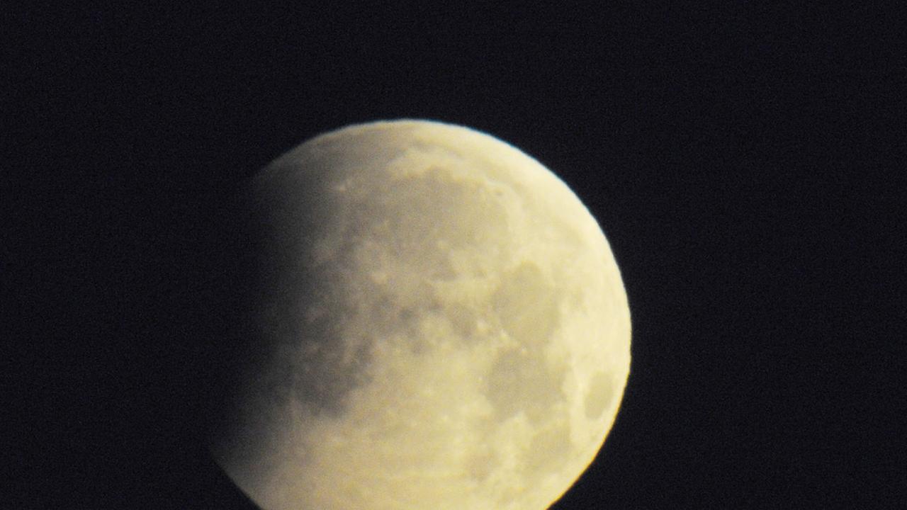 Auf dem Mond kann sich Helium-3 im Gestein ablagern Auf dem Mond kann sich Helium-3 im Gestein ablagern