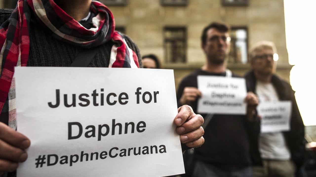 In Brüssel erinnern europäische Journalisten an Daphne Caruana Galizia. In Brüssel erinnern europäische Journalisten an Daphne Caruana Galizia.