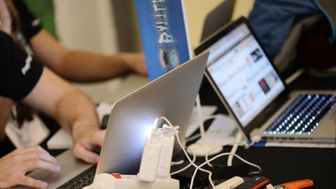 Teilnehmer am "Battle Hack", bei dem kreative Entwicklerteams in etwa 24 Stunden ein neues Produkt schaffen