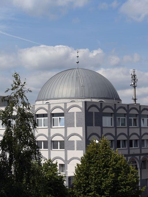 Die Ayasofya Moschee, der Türkisch-Islamischen Gemeinde Ratingen e.V, steht am 15.08.2016 in der Stadt Ratingen.