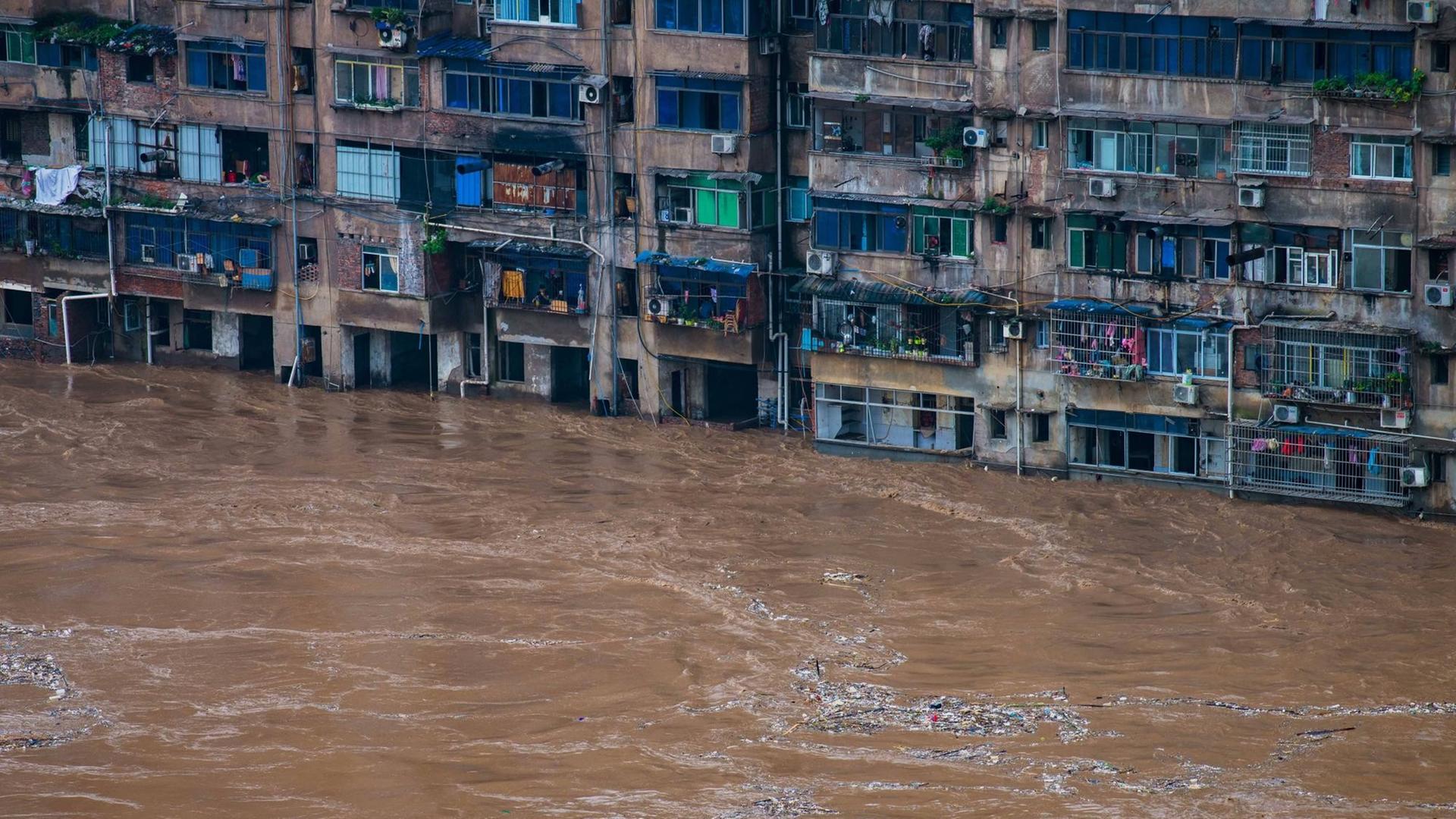 Überflutung einer Stadt in China am 1. Juli 2020 (Symbolfoto). Überflutung einer Stadt in China am 1. Juli 2020 (Symbolfoto).