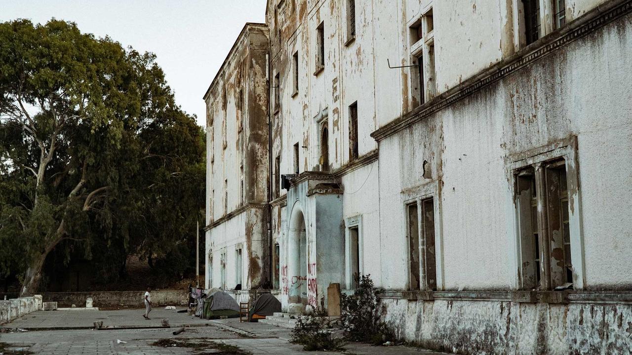 Ruine auf Leros als Unterkunft für Geflüchtete