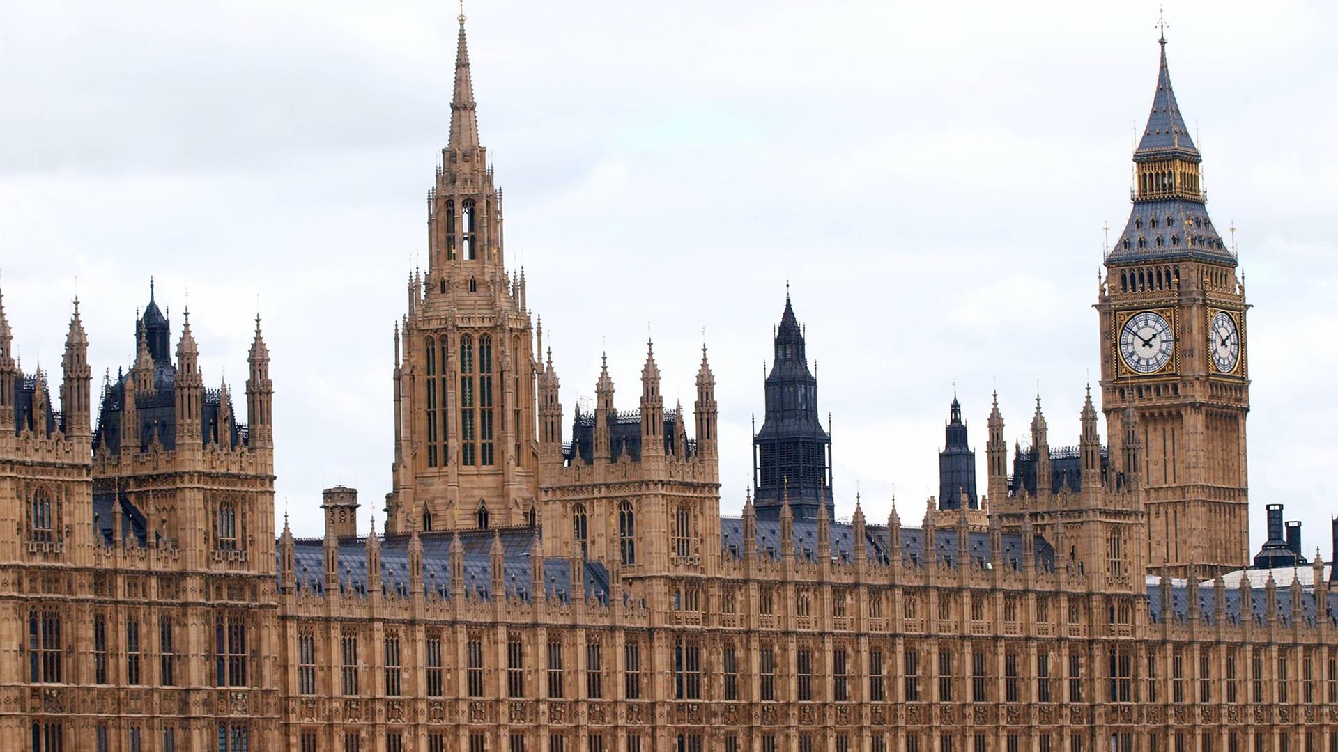 Das britische Parlament tagt im Westminster-Palast in London. Das britische Parlament tagt im Westminster-Palast in London.