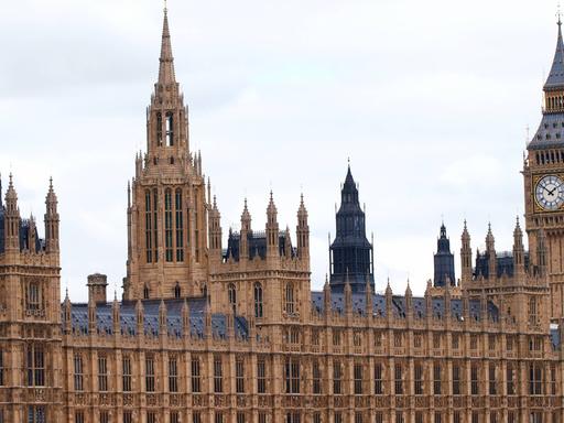 Das britische Parlament tagt im Westminster-Palast in London.