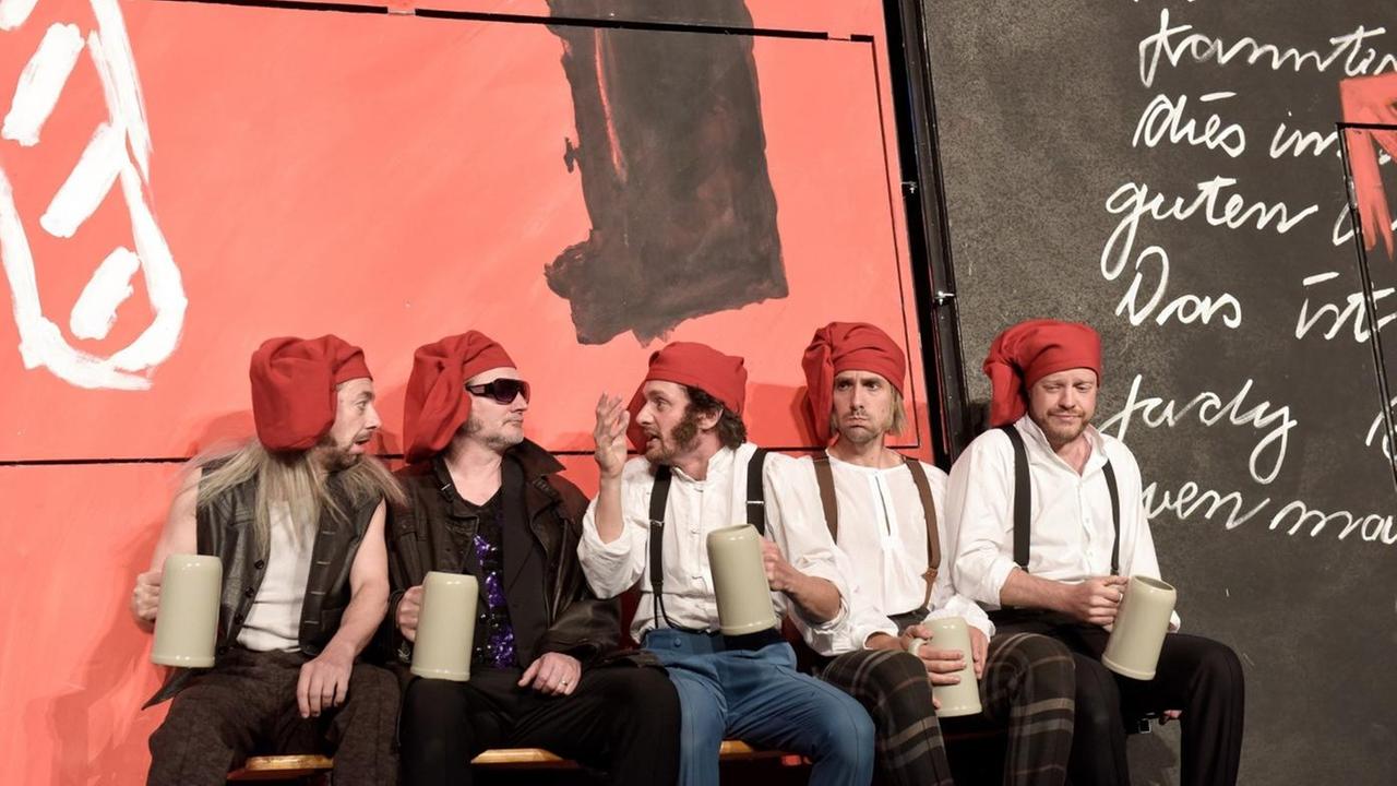 Eine Szene aus Johann Nestroys "Freiheit in Krähwinkel" Am Schauspielhaus Bochum Eine Szene aus Johann Nestroys "Freiheit in Krähwinkel" Am Schauspielhaus Bochum