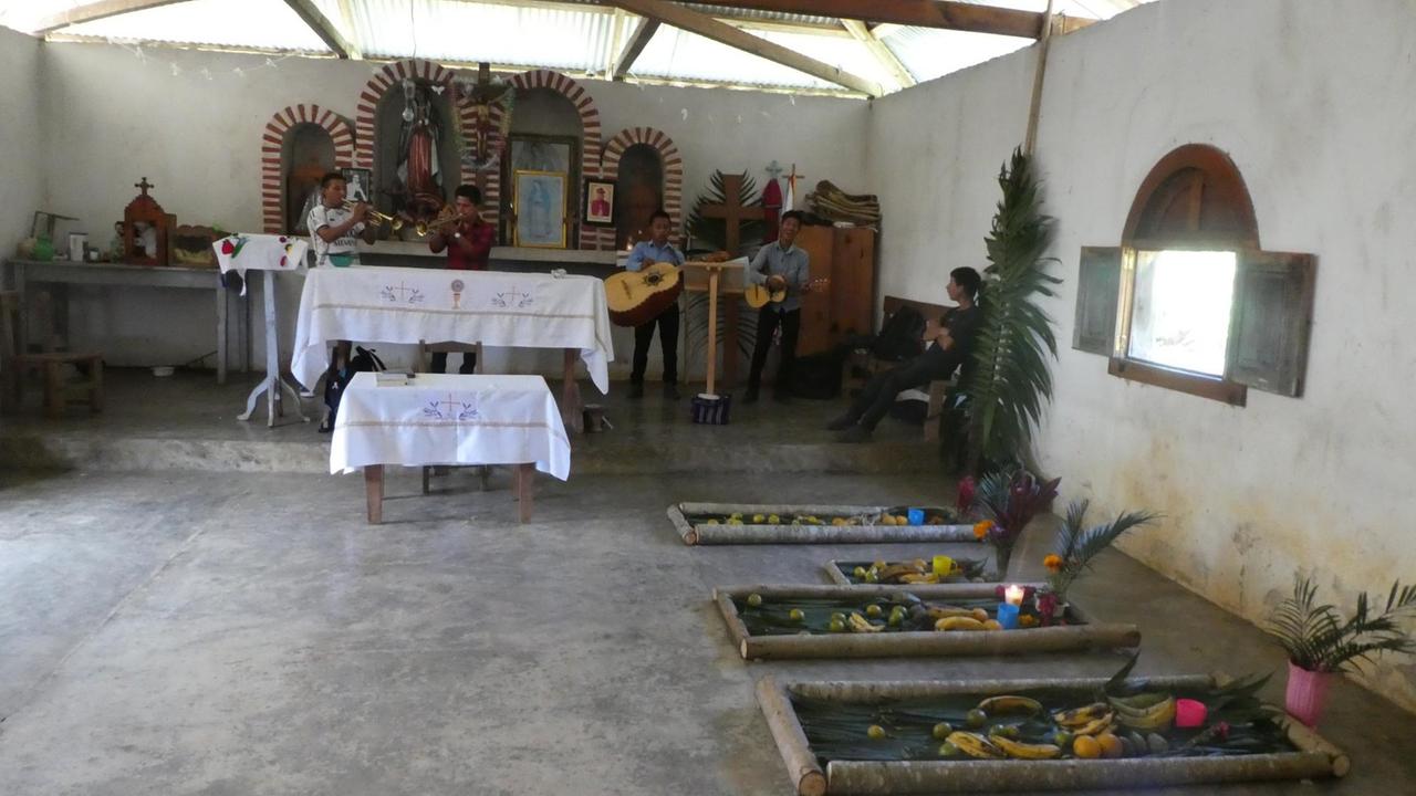 Totenfest im Dorf "Centro Triaquil" in Chiapas
