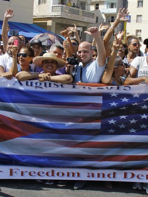 Richtfest an der vor kurzem wieder eröffneten US-Botschaft von Kuba