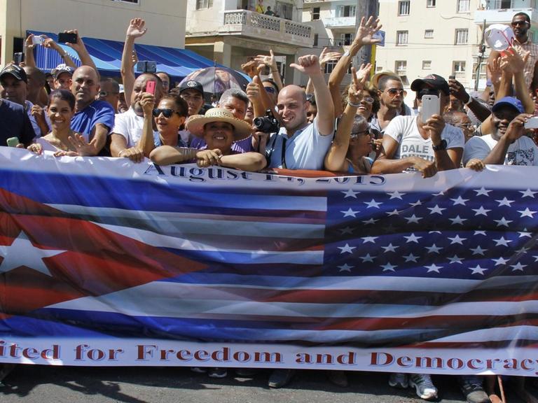 Richtfest an der vor kurzem wieder eröffneten US-Botschaft von Kuba