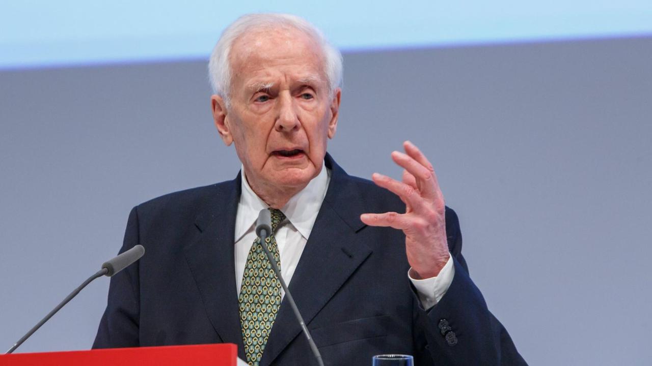 DEU, Deutschland, Hamburg, 15.05.2019: 26. Deutscher Sparkassentag Hamburg 2019 / Klaus von Dohnanyi, ehem. Bundesminister für Bildung und Wissenschaft und ehem. Erster Bürgermeister der Freien und Hansestadt Hamburg *** DEU, Germany, Hamburg, 15 05 2019 26 German Sparkassentag Hamburg 2019 Klaus von Dohnanyi, former Federal Minister of Education and Science and former First Mayor of the Free and Hanseatic City of Hamburg DEU, Deutschland, Hamburg, 15.05.2019: 26. Deutscher Sparkassentag Hamburg 2019 / Klaus von Dohnanyi, ehem. Bundesminister für Bildung und Wissenschaft und ehem. Erster Bürgermeister der Freien und Hansestadt Hamburg *** DEU, Germany, Hamburg, 15 05 2019 26 German Sparkassentag Hamburg 2019 Klaus von Dohnanyi, former Federal Minister of Education and Science and former First Mayor of the Free and Hanseatic City of Hamburg