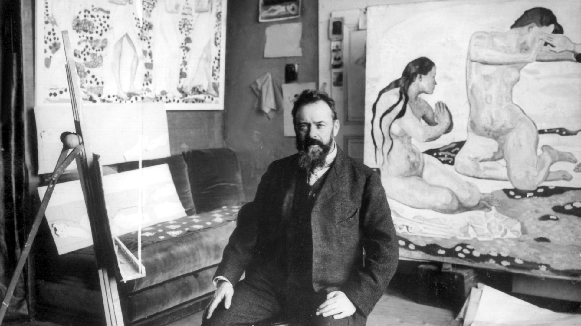 Der schweizer Maler (Symbolismus, Historienmalerei) in seinem Atelier (undatiert). Ferdinand Hodler wurde am 14. März 1853 in Bern geboren und ist am 19. Mai 1918 in Genf gestorben. | Der schweizer Maler (Symbolismus, Historienmalerei) in seinem Atelier (undatiert). Ferdinand Hodler wurde am 14. März 1853 in Bern geboren und ist am 19. Mai 1918 in Genf gestorben. |