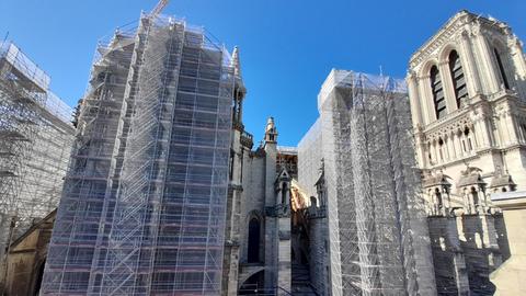 Blick auf die seitlichen Stützen der Kathedrale