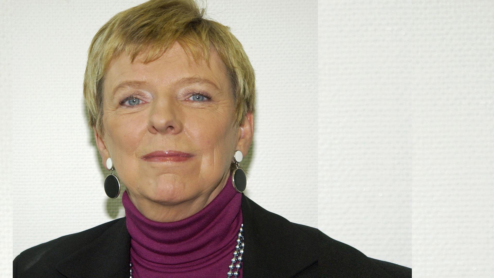 Eva Weissweilers Ehebiografie über die Benjamins - Brillanter Denker ...
