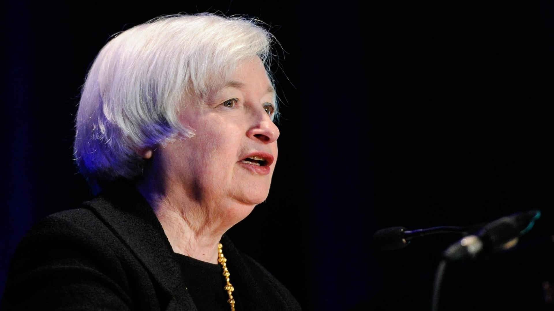 Die US-Notenbank-Chefin Janet Yellen im April 2015 auf einer Veranstaltung in Washington D.C. Die US-Notenbank-Chefin Janet Yellen im April 2015 auf einer Veranstaltung in Washington D.C.