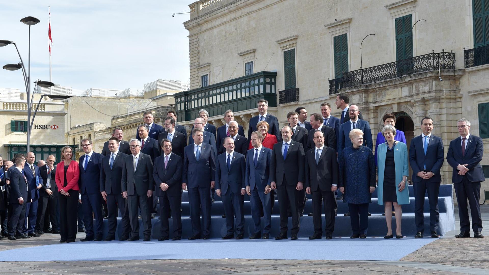 Die europäischen Staats- und Regierungschefs bei EU-Gipfel in Malta (03.02.2017). Die europäischen Staats- und Regierungschefs bei EU-Gipfel in Malta (03.02.2017).