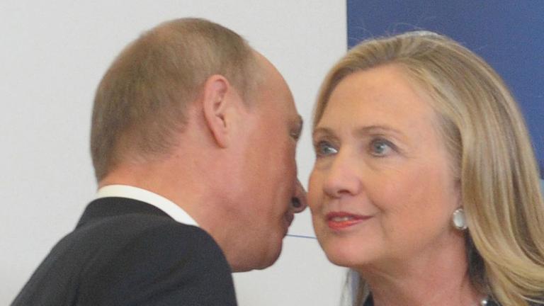 Putin und Clinton beim APEC-Treffen 2012. Putin und Clinton beim APEC-Treffen 2012.