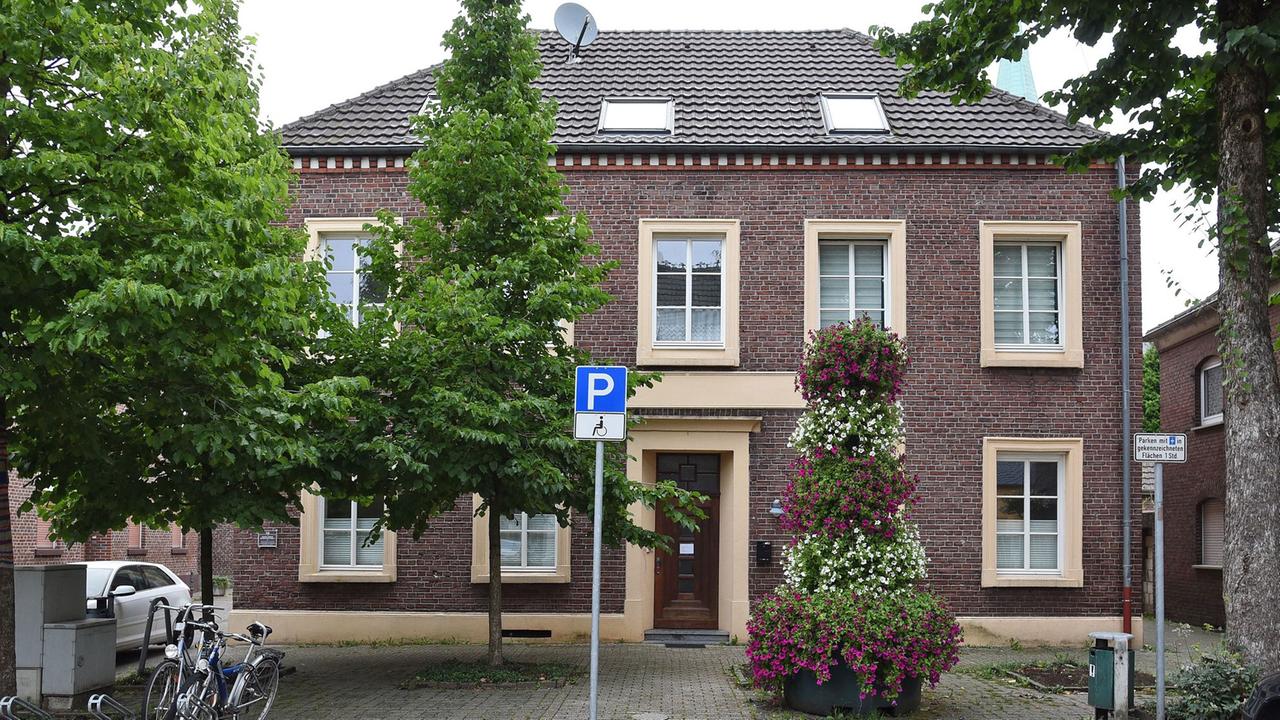 Das Gebäude des "Biologischen Krebszentrums Bracht" (BKB Bracht) ist am 05.08.2016 in Brüggen-Bracht(Nordrhein-Westfalen) zu sehen.