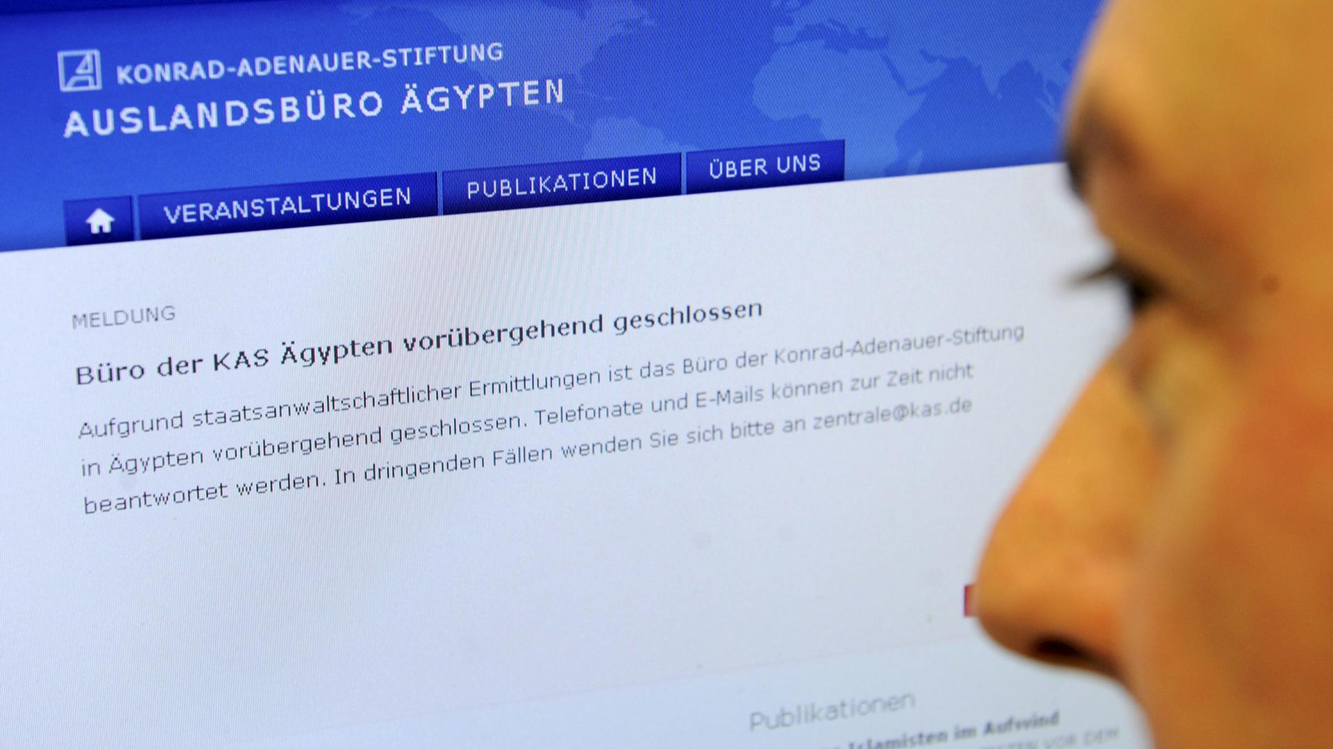 Die Homepage der Konrad-Adenauer-Stiftung vermeldet am 30.12.2011 die Durchsuchung des Büros in Ägypten aufgrund "staatsanwaltschaftlicher Ermittlungen". Die Homepage der Konrad-Adenauer-Stiftung vermeldet am 30.12.2011 die Durchsuchung des Büros in Ägypten aufgrund "staatsanwaltschaftlicher Ermittlungen".