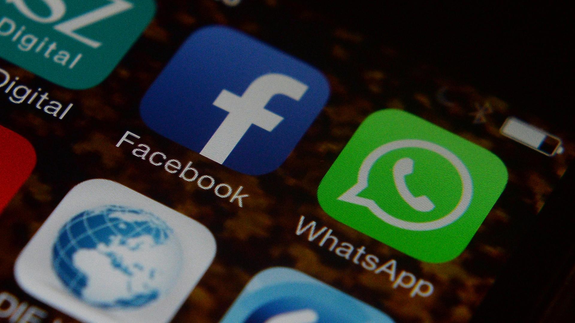 Apps von Facebook und Whats App auf einem Smartphone