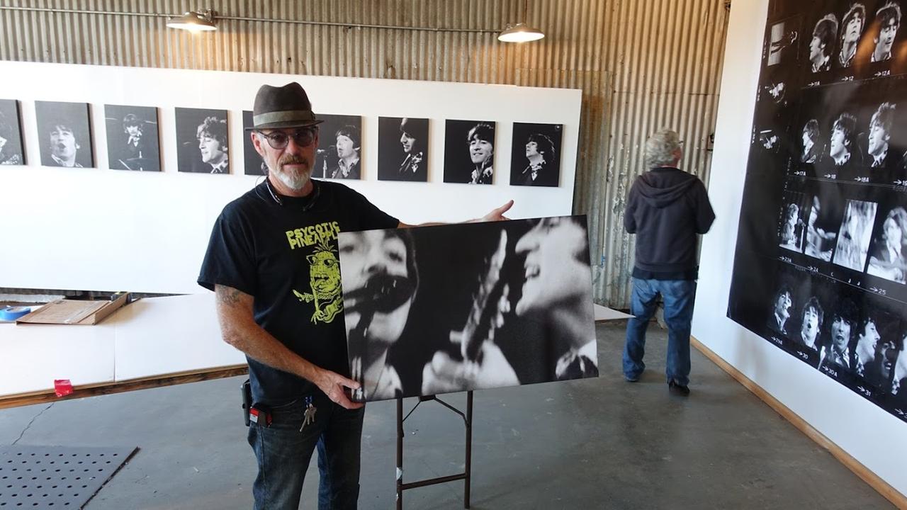 Dave Seabury in seiner Ausstellung in einer Galerie in San Francisco.