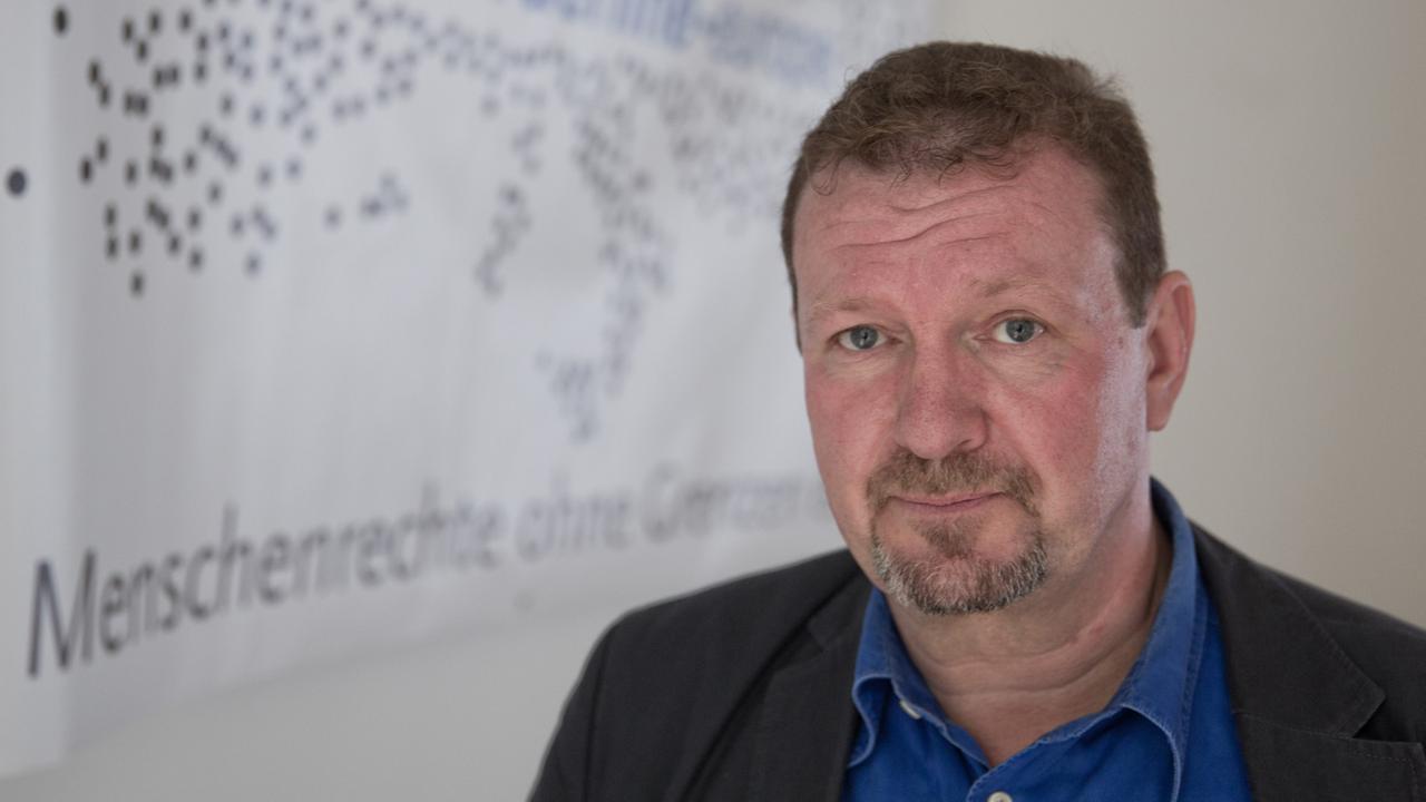 Elias Bierdel, Vorstandsvorsitzender der Hilfsorganisation borderline-europe - Menschenrechte ohne Grenzen e.V. Elias Bierdel, Vorstandsvorsitzender der Hilfsorganisation borderline-europe - Menschenrechte ohne Grenzen e.V.