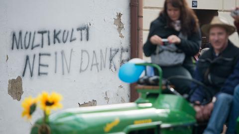 An einem Haus in Loitz (Mecklenburg-Vorpommern) steht am 06.10.2013 der Schriftzug "Multikulti nein Danke".