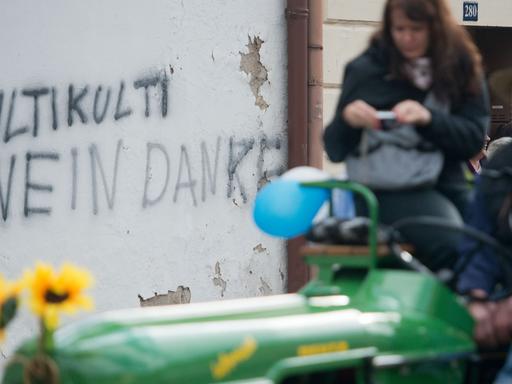 An einem Haus in Loitz (Mecklenburg-Vorpommern) steht am 06.10.2013 der Schriftzug "Multikulti nein Danke".