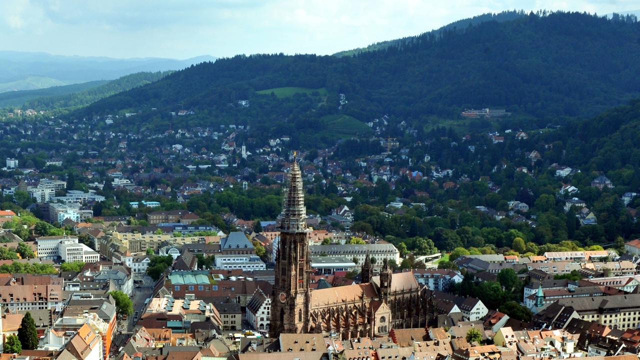 Luftbild der Freiburger Innenstadt mit Münster Luftbild der Freiburger Innenstadt mit Münster