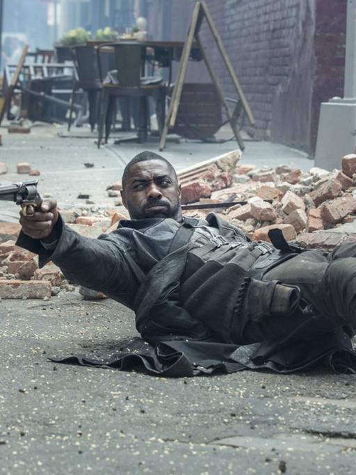 Der Revolvermann (Idris Elba) räumt auf - auf der Suche nach dem dunklen Turm