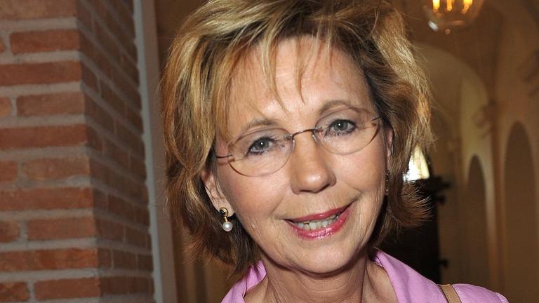 Die Fernsehmoderatorin Maria Freifrau von Welser wird am 06.05.2015 im Prinz-Carl-Palais in München (Bayern) mit der "Medaille für besondere Verdienste um Bayern in einem Vereinten Europa" (Bayerische Europamedaille) geehrt. Foto: Volker Dornberger/dpa | Verwendung weltweit Die Fernsehmoderatorin Maria Freifrau von Welser wird am 06.05.2015 im Prinz-Carl-Palais in München (Bayern) mit der "Medaille für besondere Verdienste um Bayern in einem Vereinten Europa" (Bayerische Europamedaille) geehrt. Foto: Volker Dornberger/dpa | Verwendung weltweit