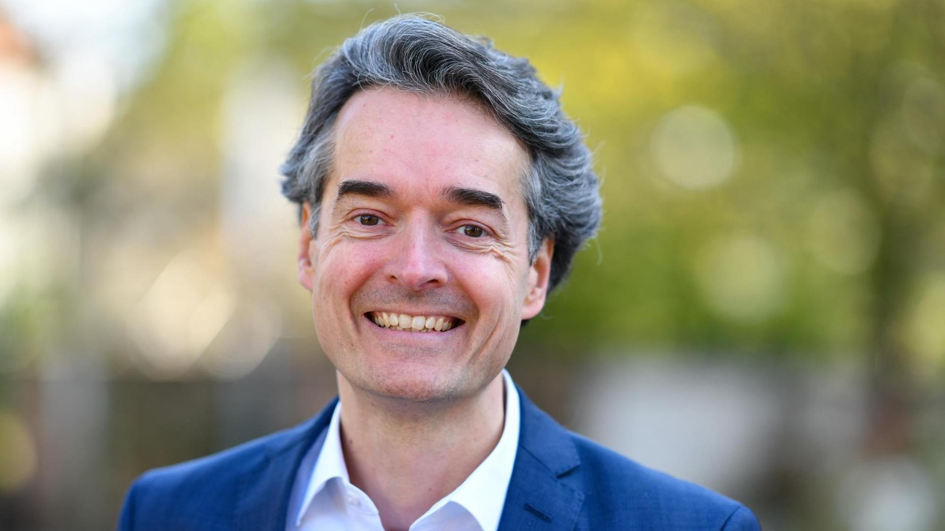 Baden-Württemberg, Schwetzingen: Alexander Mitsch, Gründungsmitglied der "WerteUnion", steht vor der Jahrestagung des konservativen CDU-Flügels "WerteUnion" am Palais Hirsch. Baden-Württemberg, Schwetzingen: Alexander Mitsch, Gründungsmitglied der "WerteUnion", steht vor der Jahrestagung des konservativen CDU-Flügels "WerteUnion" am Palais Hirsch.