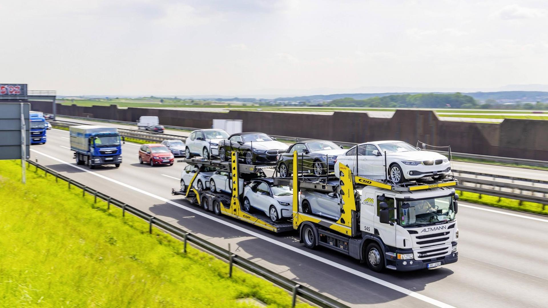 Autobahn A8, bei Stuttgart, Autotransport Autobahn A8, bei Stuttgart, Autotransport