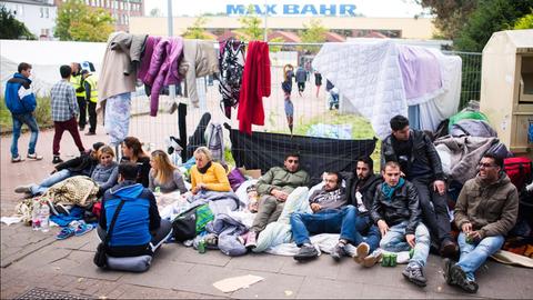 Flüchtlinge auf der Straße in Hamburg.
