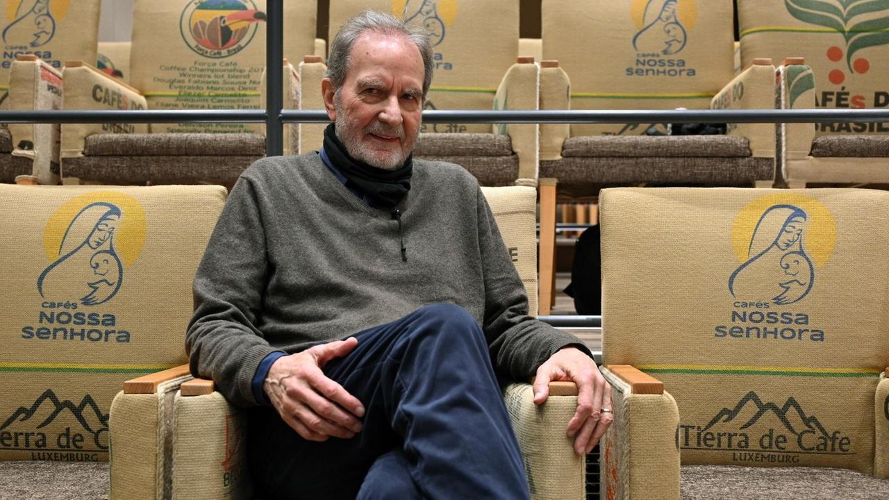 Ein neues Projekt: Edgar Reitz sitzt hier auf einem der 30 Plätze im "Kino Heimat" im Hunsrück Ein neues Projekt: Edgar Reitz sitzt hier auf einem der 30 Plätze im "Kino Heimat" im Hunsrück