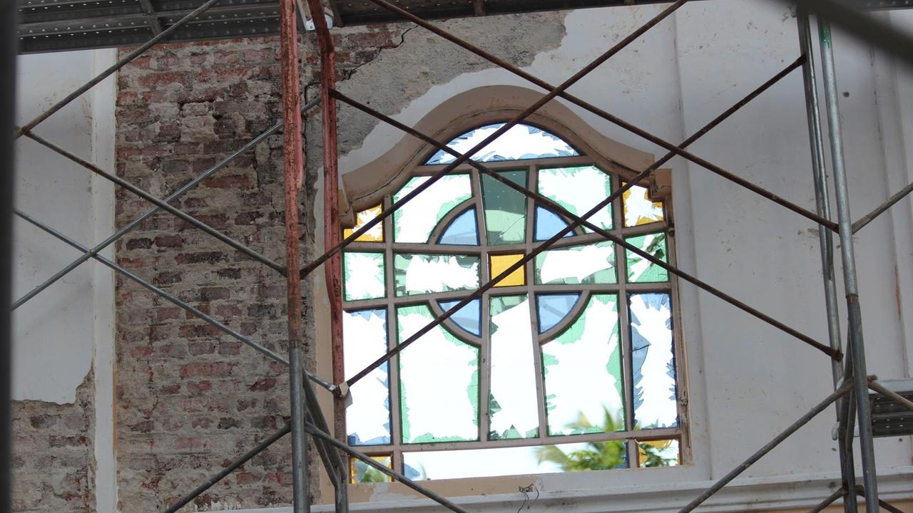 Die angegriffenen Kirchen sollen jetzt schon schnell wie möglich wieder aufgebaut werden Die angegriffenen Kirchen sollen jetzt schon schnell wie möglich wieder aufgebaut werden