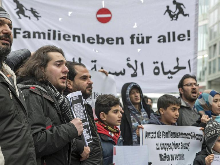 In Berlin lebende Flüchtlinge demonstrieren für den Familiennachzug
