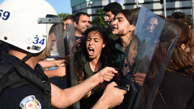 Demonstranten und die Polizei gerieten aneinander, hier am 21. Juli in Istanbul.