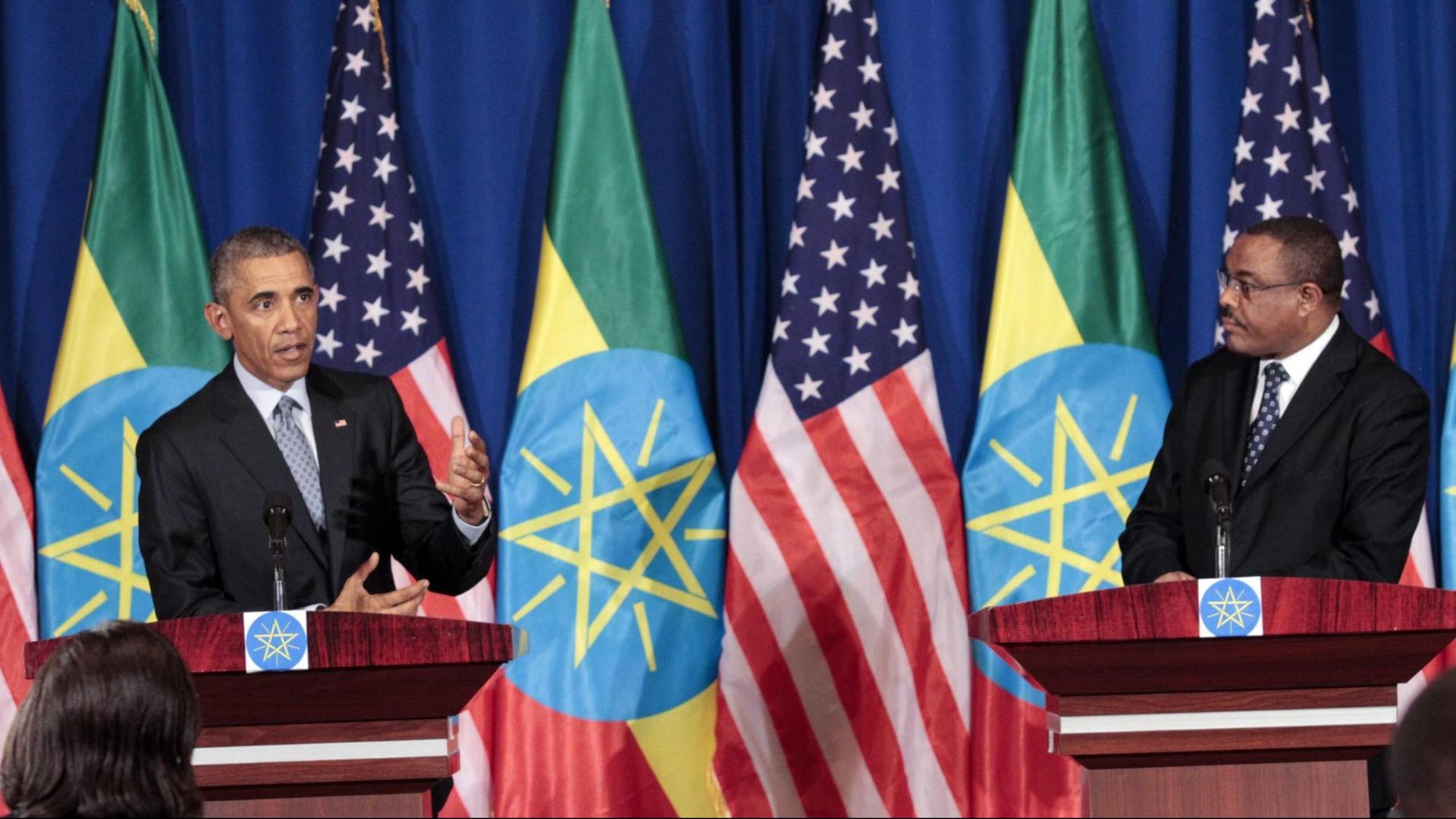 US-Präsident Barack Obama (l.) mit dem äthiopischen Premierminister Hailemariam Desalegn bei einer gemeinsamen Pressekonferenz in Addis Abeba. US-Präsident Barack Obama (l.) mit dem äthiopischen Premierminister Hailemariam Desalegn bei einer gemeinsamen Pressekonferenz in Addis Abeba.