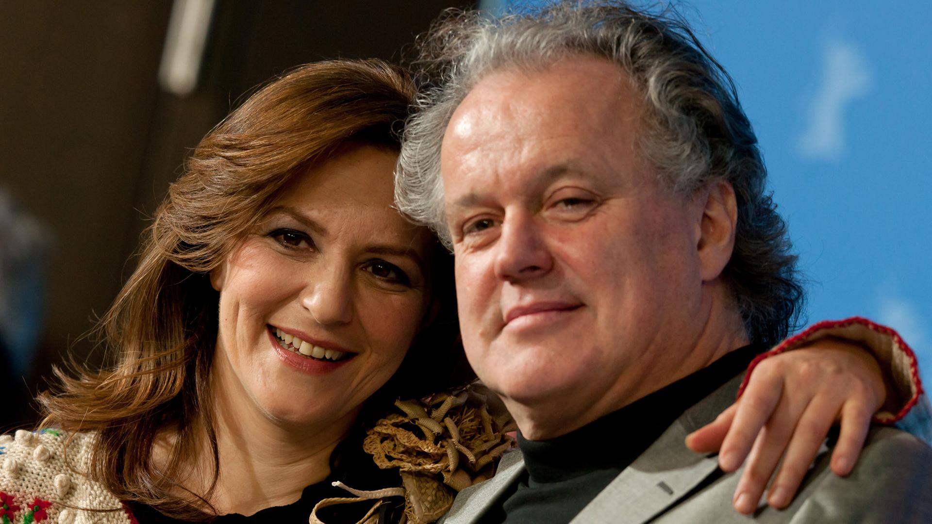 Die Schauspielerin Martina Gedeck (l) und der Regisseur Julian Roman Pölsler auf der 62. Berlinale 2012